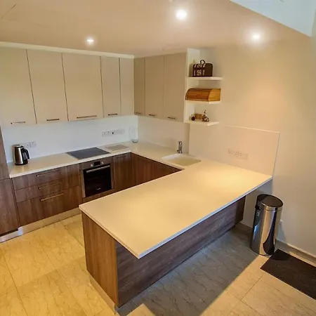 דירה Marina Limasool 3 Bedroom Apartment & Pool *