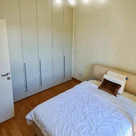 Marina Limasool 3 Bedroom Apartment & Pool דירה