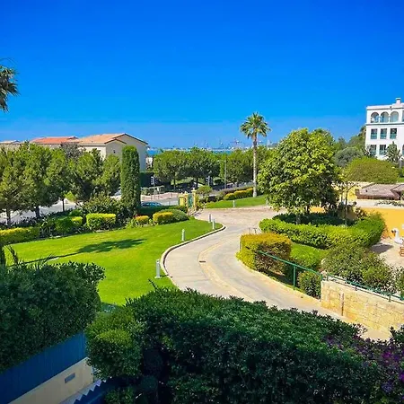 דירה Marina Limasool 3 Bedroom Apartment & Pool